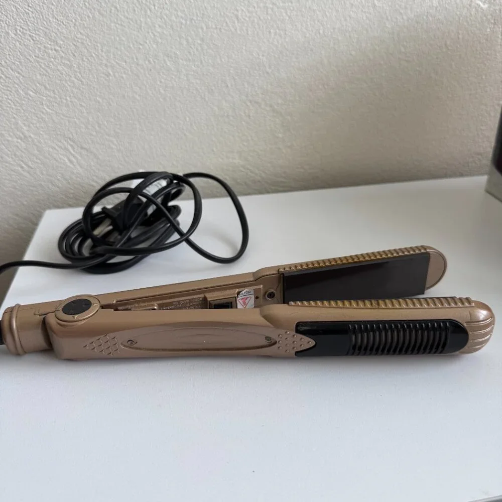 Hair Straightener / Flat Iron — Works & Heats Well (No Brand)